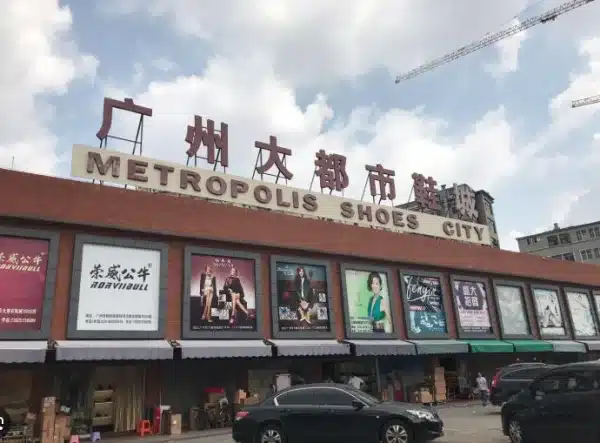 Bu Yun Tian Di Metropolitan Shoe Makat
